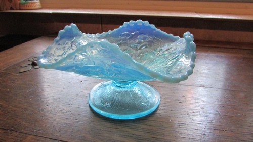 BEAUTIFUL BLUE OPALESCENT SMALL FOOTED DISH UNIQUE PATTERN 5 1/2" ACROSS - Imagen 4 de 8