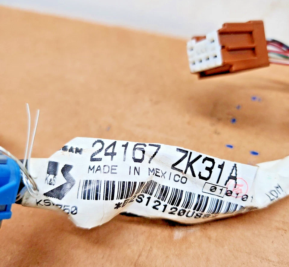 Subchicote de fios para console central Nissan Maxima 2006–2008 24167-ZK31A FABRICANTE DE EQUIPAMENTO ORIGINAL - Imagem 2 de 4