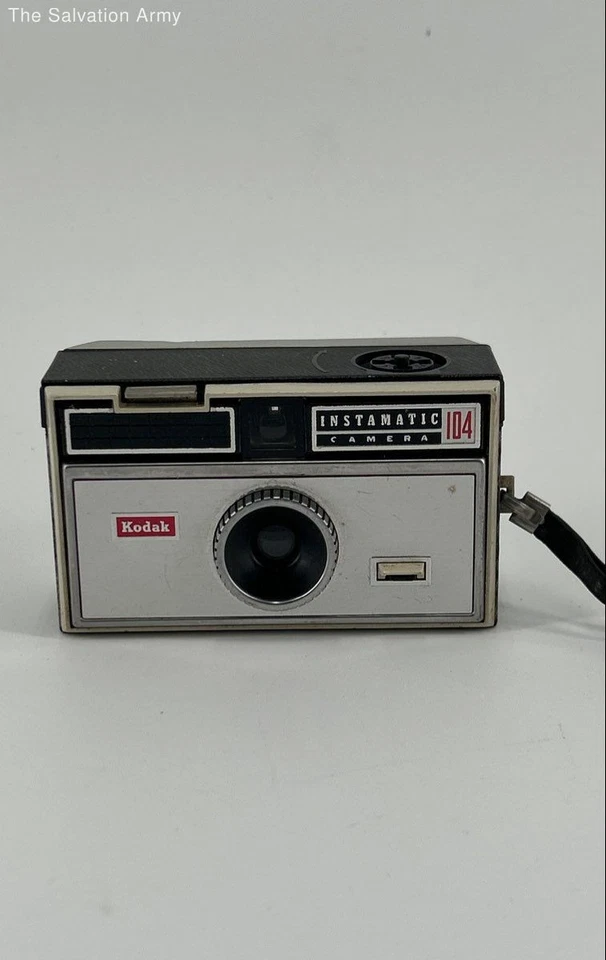 Kodak Instamatic 104 Silver Black Built-In Flash Point & Shoot Film Camera - Image 2 of 4
