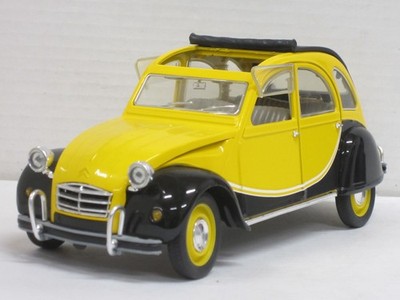Citroen 2 CV Ente Cabrio offenes Dach in gelb/schwarz ohne Box Solido 1:17