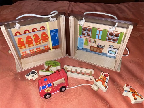 Feuerwehr I Feuerwehrhaus I Haus I Holz I mit Figuren I Kaufland - Bild 1 von 7