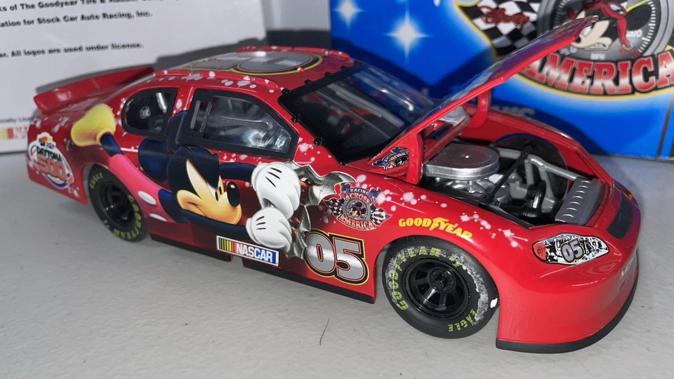 Disney Diecast 2005 TEAM CALIBER NASCAR DAYTONA 500 MICKEY MOUSE 1:24 - Image 4 of 4