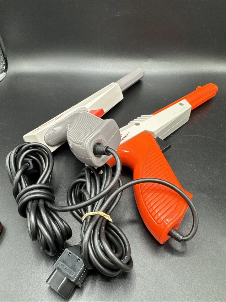 Nintendo NES Zapper Guns Orange and Grey LOT OF 2 - Image 3 of 4