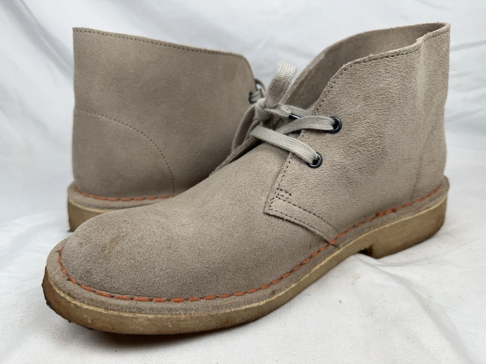 CLARKS Bushacre Desert Suede Sand Beige Chukka Boot 13713 WOMENS 9.5M 42 Shoes - Image 2 of 4