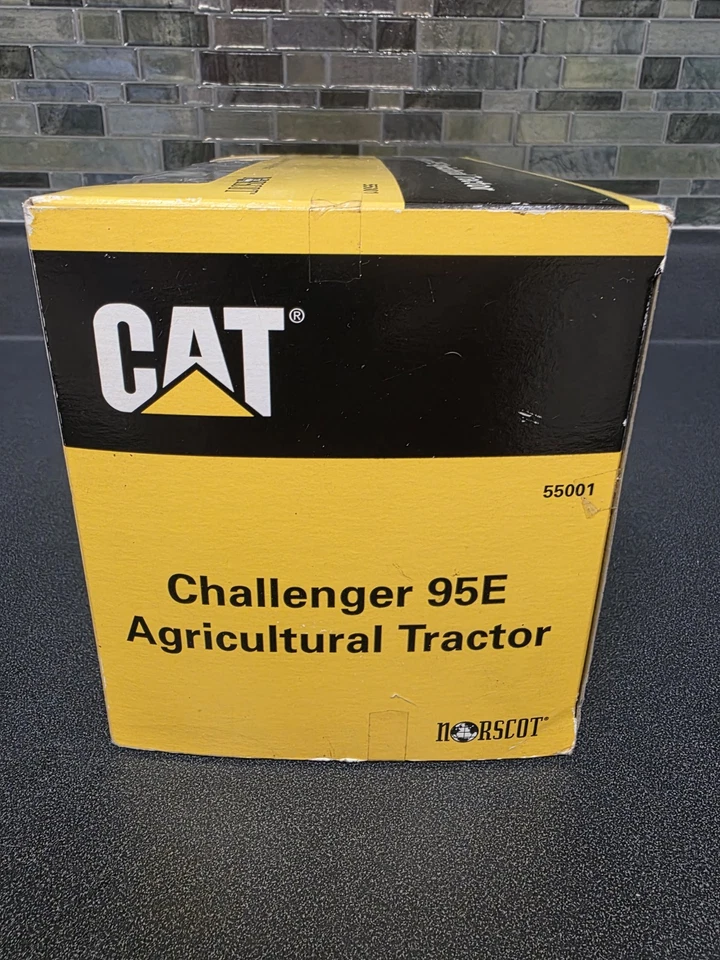Norscot Cat Challenger 95E 1:32 Agricultural Tractor - Image 3 of 4