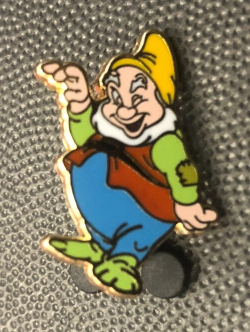 Disney pin 2695 Happy Snow White and Seven Dwarfs dwarf winking wink cast