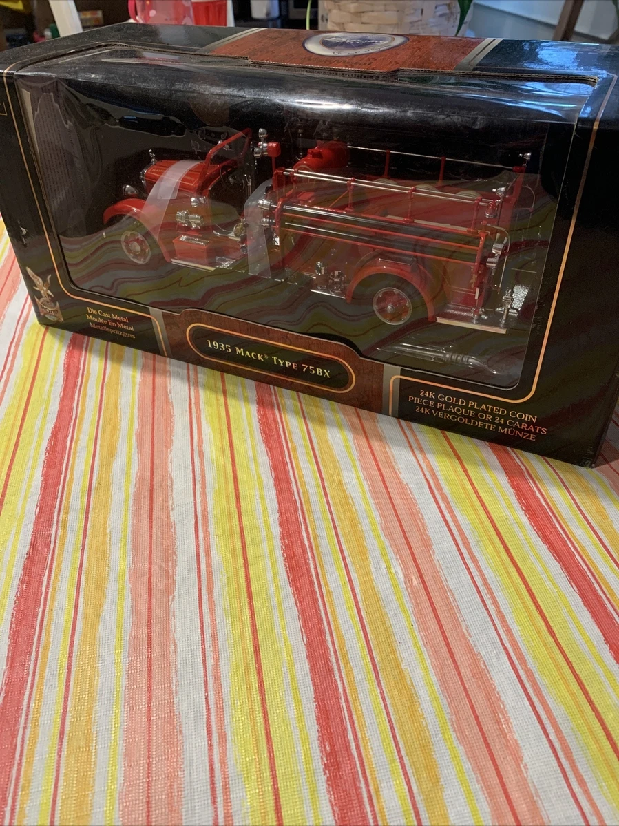 Camion Pompiers Yat Ming 1:24 - GMC 1941 Road Signature - Pièce Dorée 24 Carats