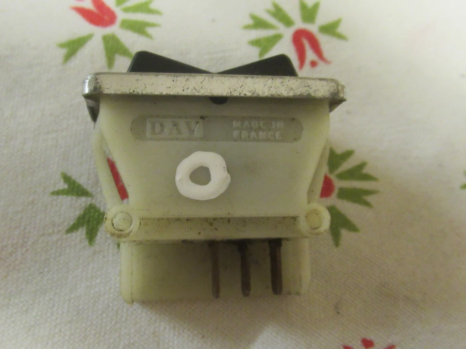 CLÁSICO FIAT 126 127 128 LADA PANTALLA TRASERA DEMISTER INTERRUPTOR CALENTADOR BOTÓN DAV Foto 3 de 4