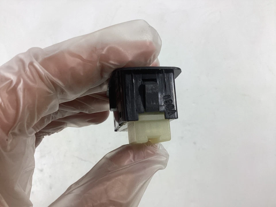 Mercedes-Benz GL550 2008-2012 3ª fila asiento izquierdo plegable interruptor eléctrico OEM. Foto 3 de 4