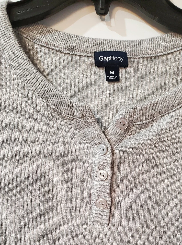 Camisa de dormir de manga larga para mujer Gap GapBody Henley Dorm - gris talla mediana Foto 2 de 4