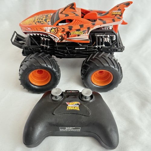 HOT WHEELS MONSTER TRUCK RC 1:24 Radio Control TIGER SHARK Monster Jam