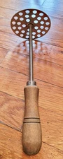 Vtg Round Wood Handle W/ Metal Potato Masher Circle, No Maker's Mark 1920-1949
