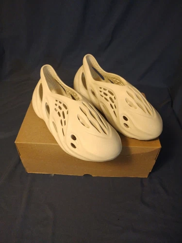 Yeezy Foam RNR taglia 10