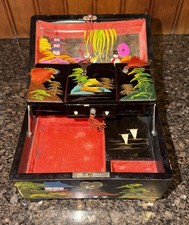 Ancienne boite à musique bijou japonais noir peint à la main Mt Fuji paon pousse-pousse