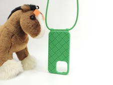 Funda Bottega Veneta Intrecciato iPhone 14 Pro Correa Periquito Verde de Japón