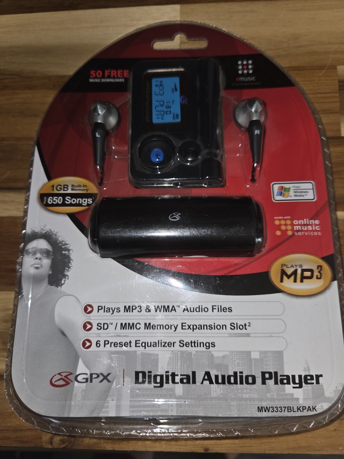 GPX Digital Audio Player (Model MW3337BLKPAK) MP3 Player Wit