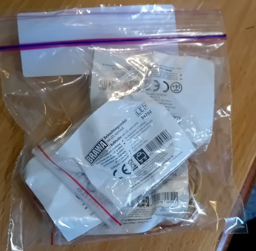 4 BRAWA Lighting Fixture LEDs 2 X Neon & 2 X Warm White In sealed bags - Picture 3 of 3