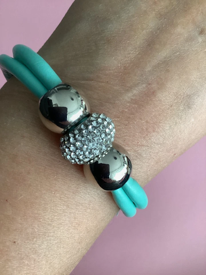 2-reihiges Armband/Kunstleder 3 silberne Kugeln (1 Kugel mit Strass)/grün/neu - Bild 2 von 4