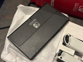 Nintendo Switch OLED - White - 64GB - Very Good in box - Screen protected always