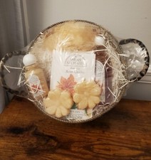 Sarah Michaels Tiger Lily Safari Basket Bath Grains Shower Gel Soap Gift Set