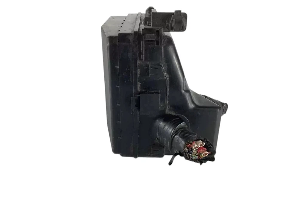 Caja de fusibles del motor Mitsubishi Outlander 2009 Foto 4 de 4