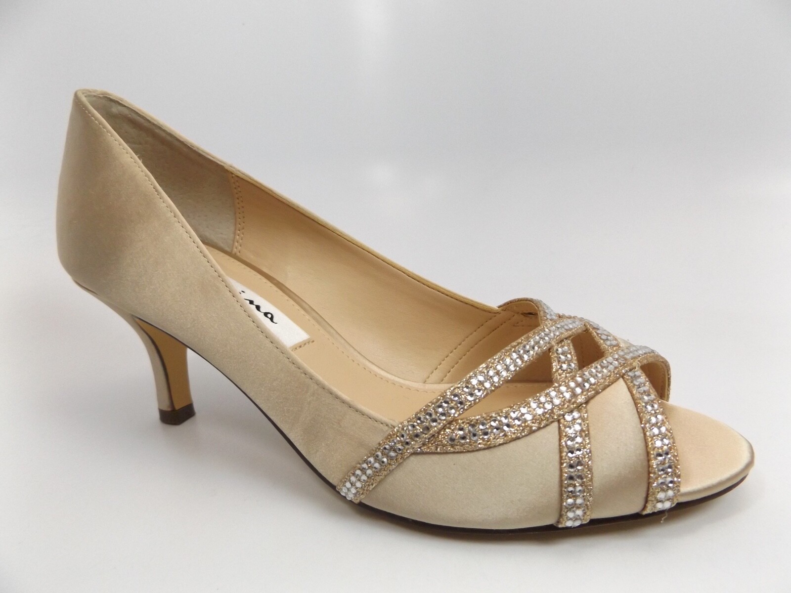 nina manon peep toe pump