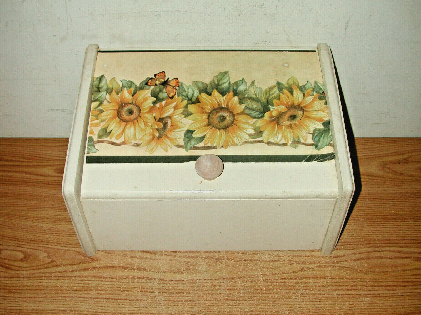 VINTAGE COUNTER TOP WOODEN BREAD BOX WITH TOP OPENING LID
Opens in a new window or tab