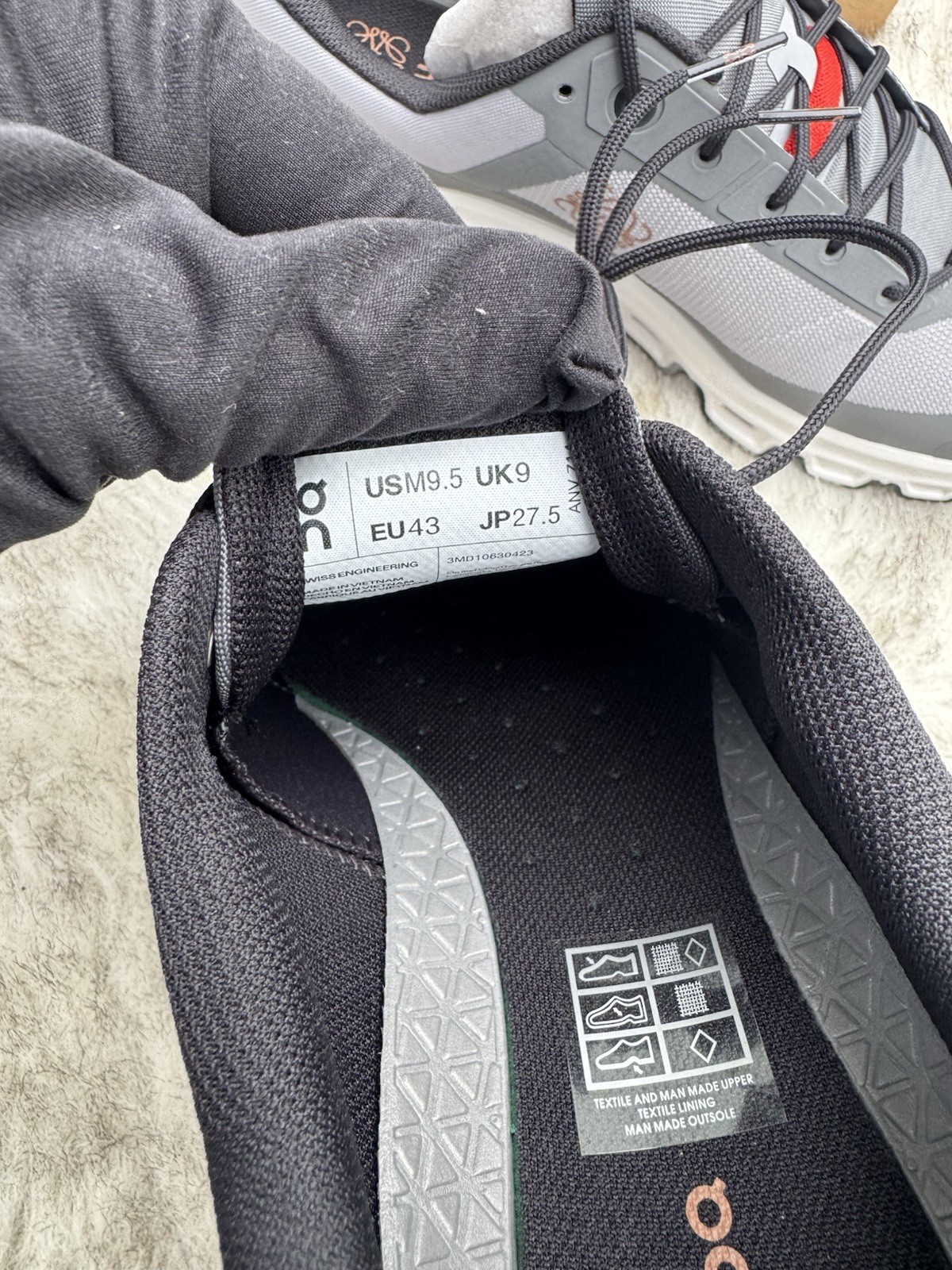 LOEWE x ON Running Cloudventure | Grey | Size UK9 US9.5 EU43 Cloud Venture image 6