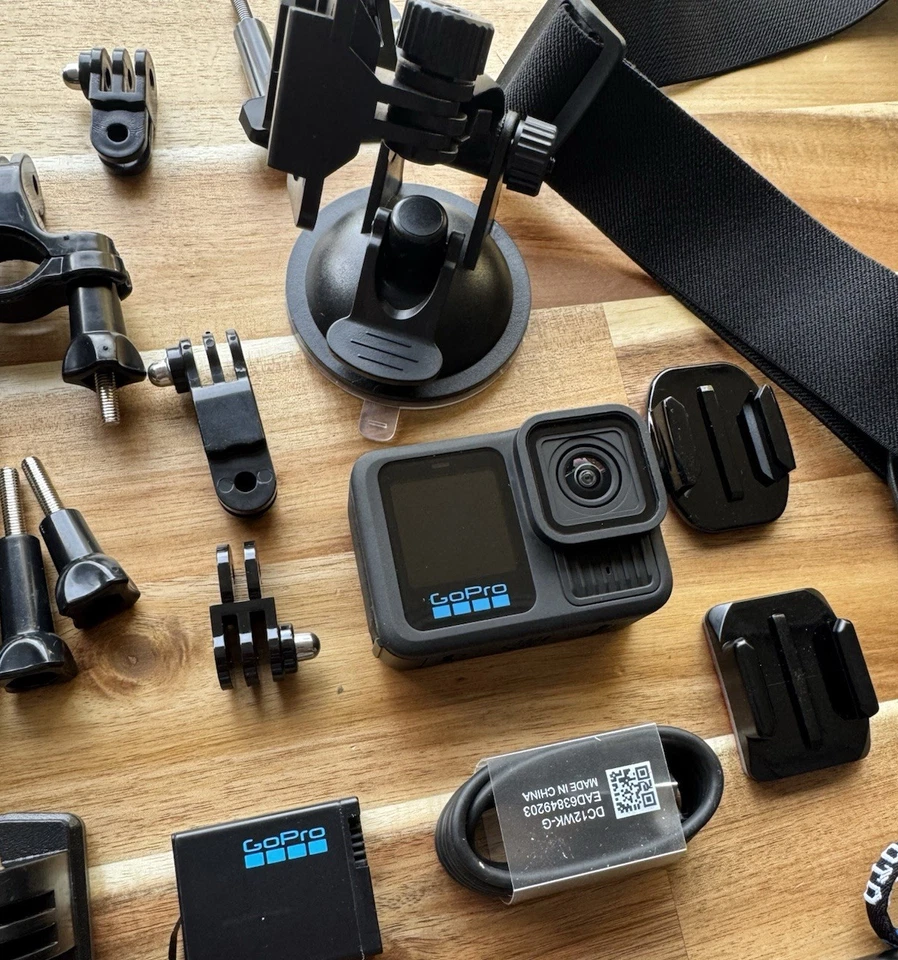 GoPro Hero13 Black Hero 13 + (2) batería + ventosa + montaje en pecho + manillar Foto 3 de 4
