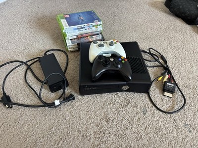 Xbox 360 Slim Console Bundle w/ Kinect (Excellent Condition) (Games Included )