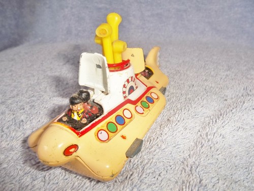 THE BEATLES CORGI YELLOW SUBMARINE CORGI MODEL YELLOW AND WHITE HATCHES FAB - Picture 12 of 12