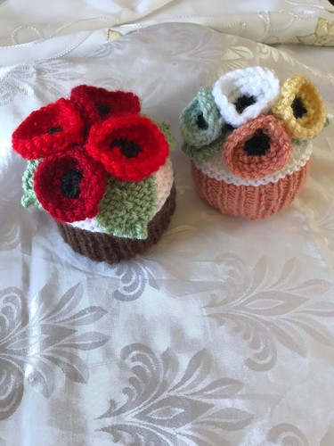 DK KNITTING PATTERN ROSE AND POPPY FLOWER CUPCAKES CHOCOLATE ORANGE COVER - Picture 4 of 8