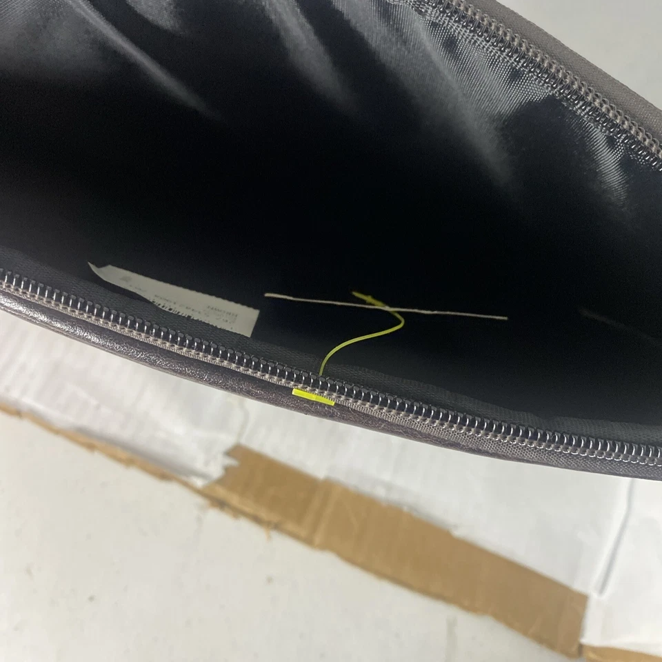 Ben Sherman Cuero Accesorios Empresariales Bandolera Tablet iPad Bolso Cremallera Foto 3 de 3