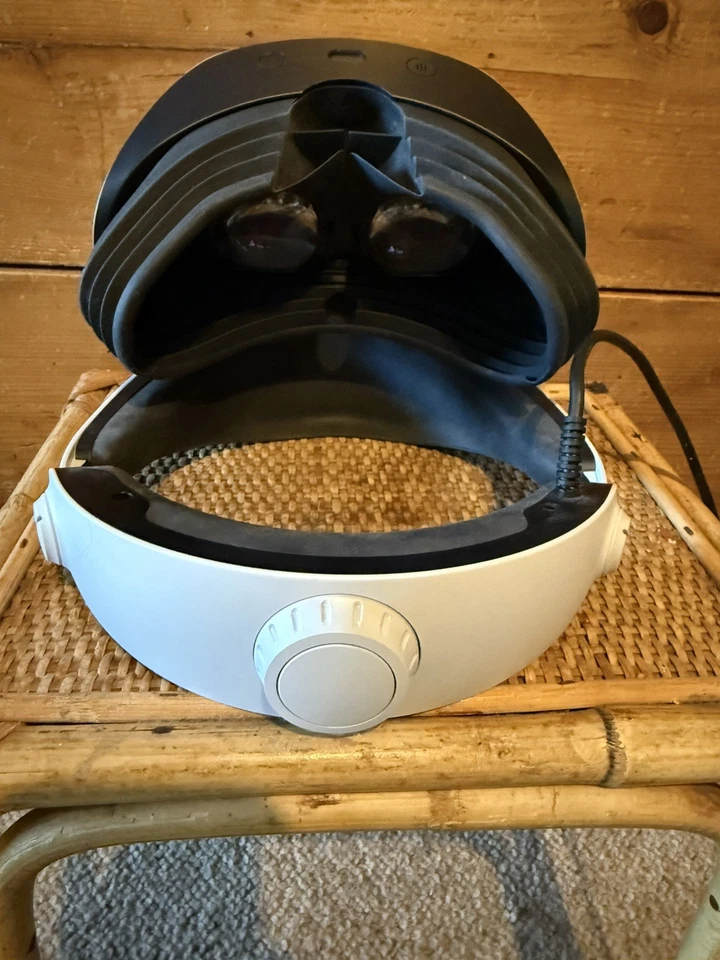 PlayStation VR2 Sony PS5 VR Headset  CFI-ZVR1 4K HDR 3D with charging station.  - Image 4 of 4