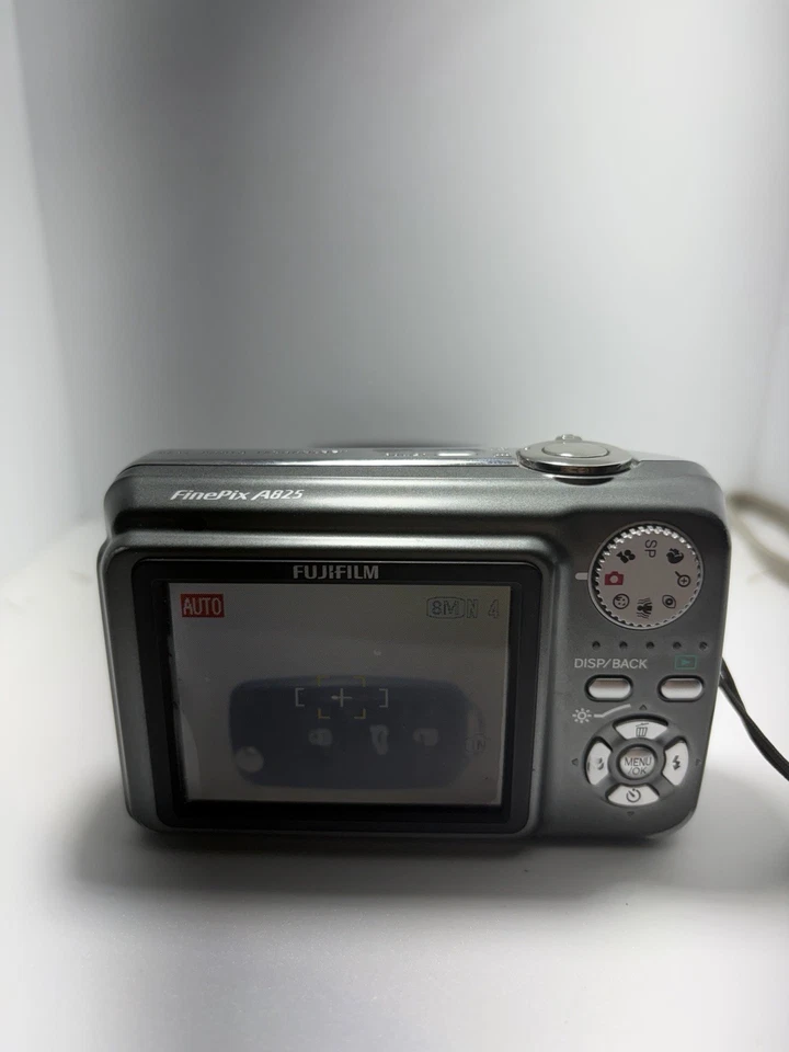 Fujifilm FinePix A825 Digitalkamera 8,3 MP 4x Zoom 2,5" Blitz AA Silber Vintage - Bild 2 von 4