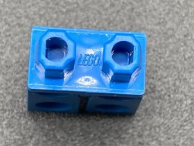 LEGO City: Toys R US Truck 7848 (Store Only) No Box Or Manual