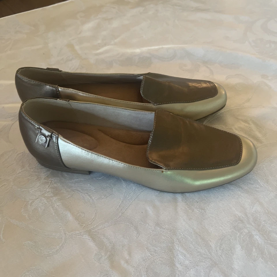 Women’s Gloria Vanderbilt Metallic Flats Shoes Sz 9 Foto 2 de 4