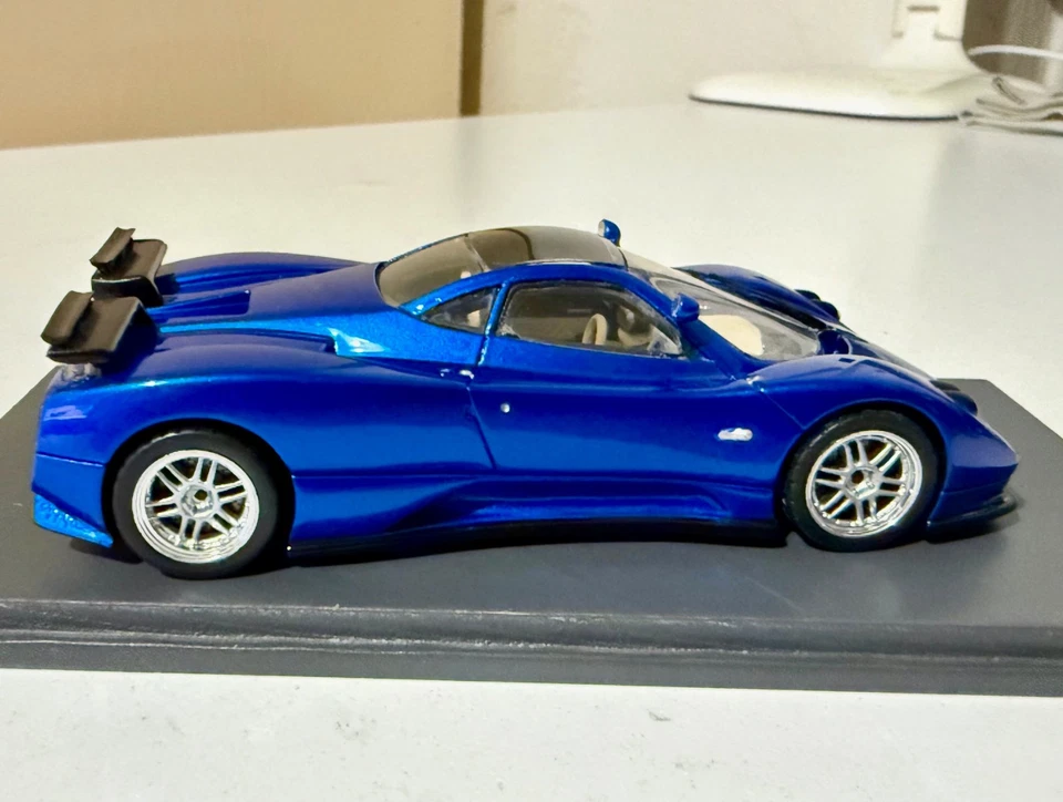SPARK MODELS SPZP02 PAGANI ZONDA C12S 7.3 BLU MET. 1/43 - Immagine 3 di 4