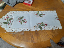 Beautiful Holly  Berry Embroidered Table Runner White w/Cutouts New Christmas