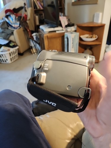 JVC GR-D771U Camcorder – silberfarben - Bild 4 von 10