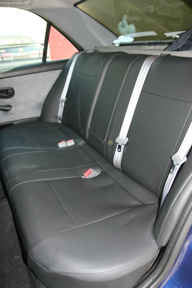 PACK TAXI PEUGEOT 406 FUNDAS ASIENTO CONDUCTOR TIENE TELA EL RESTO ES CUERO SINTÉTICO Foto 4 de 4