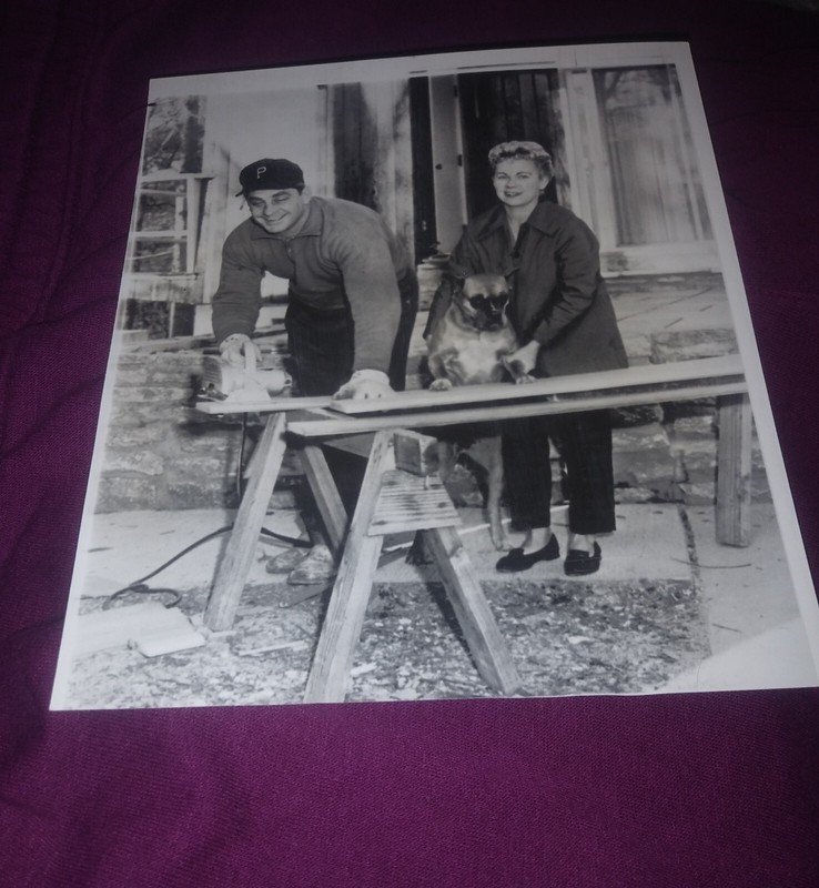 1958 Ted Kluszewski and Wife Eleanor Press Photo Cincinnati Reds