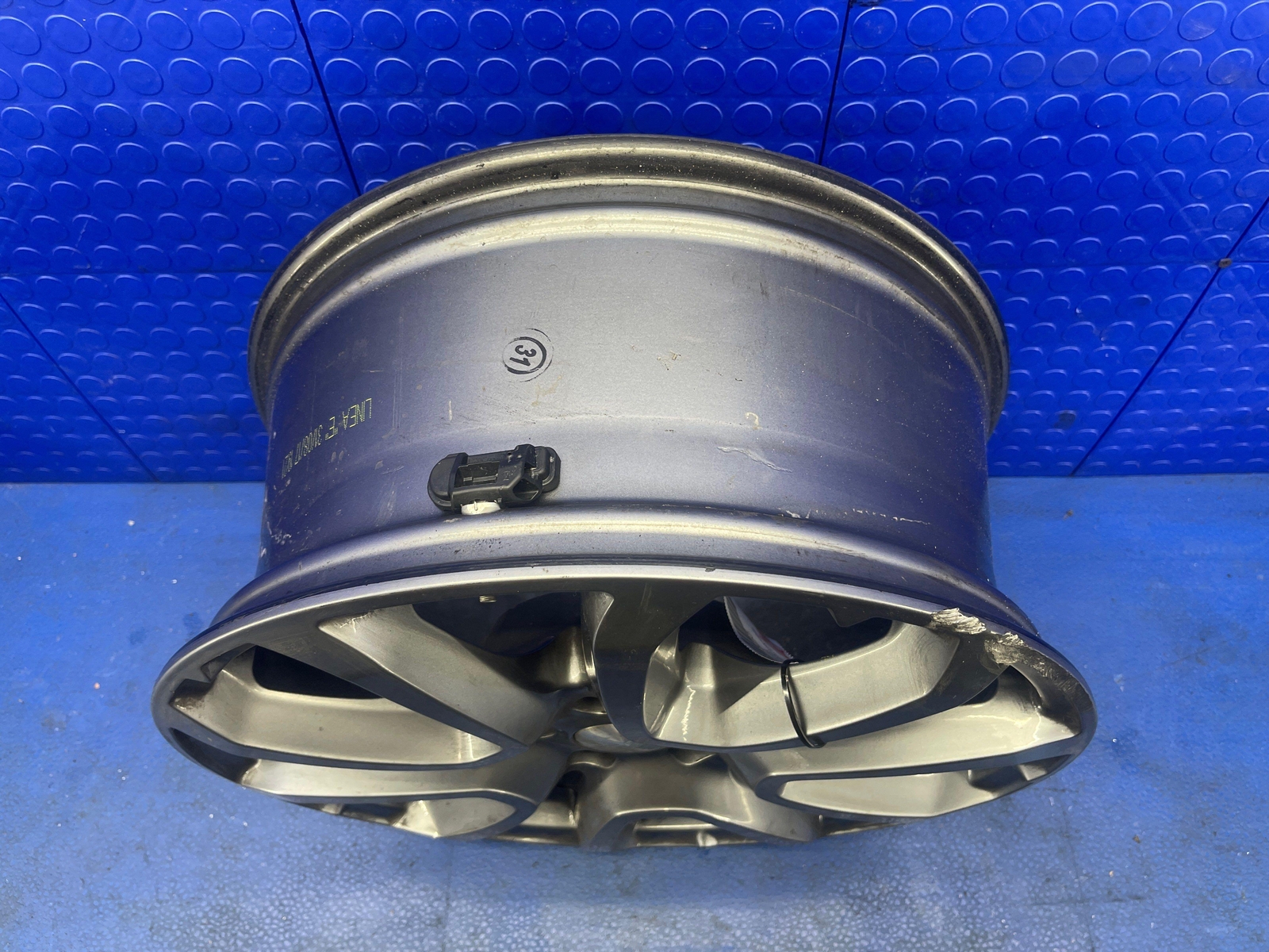 2017-2022 MASERATI LEVANTE OEM 19/8.5 5 V SPOKE WHEEL RIM SILVER *CURBED*