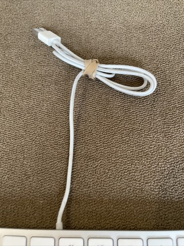Genuine Apple A1242 USB White Wired Keyboard NOT TESTED (CC) - Picture 4 of 6