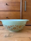 Pyrex 443 Sage Green Gold Medallion Cinderella Mixing Bowl 2.5 quart vintage