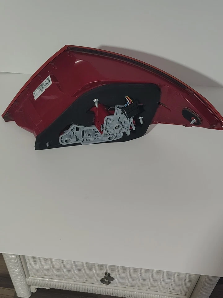 Luz trasera derecha pasajero OEM 2012 2013 2014 Mercedes Benz C250 C350 C63 W204 Foto 3 de 4