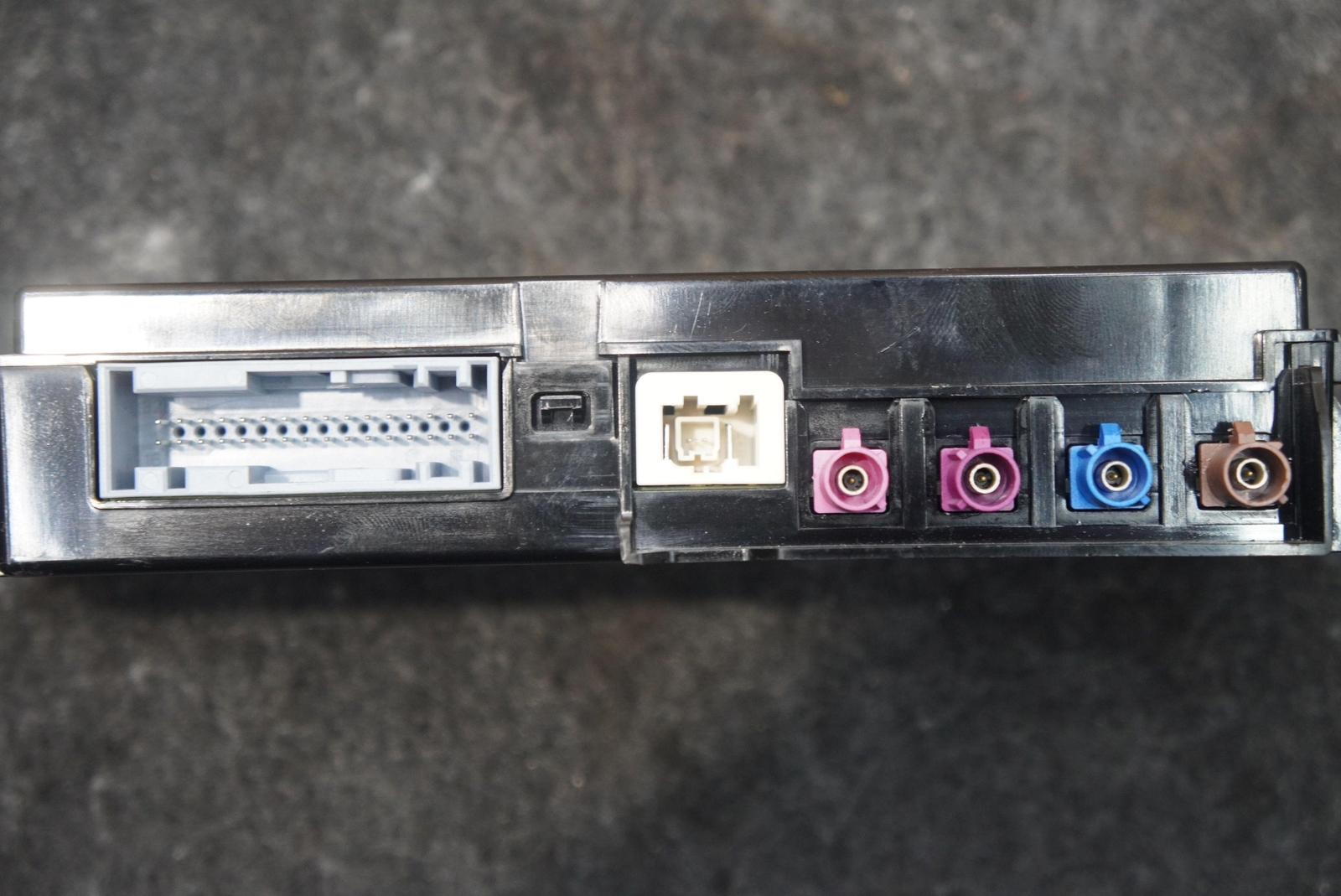 Telematics Communication Computer Control Module 670292885 Maserati Grecale 2023