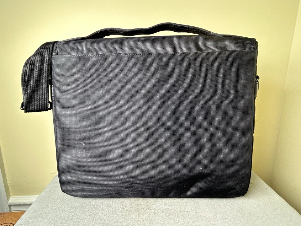 Maletín para portátil McKlein serie P negro de nailon 14"x11"x2,5" Foto 4 de 4