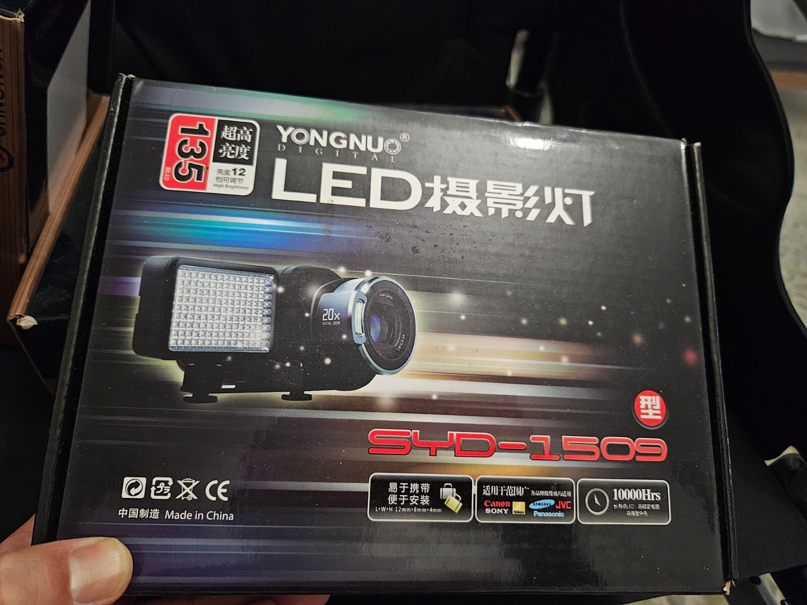 Mini torche LED YONGNUO SYD-1509 avec 135 LED pour eclairage video sur appareil photo noir
