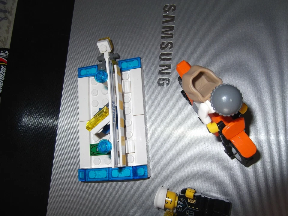 LEGO City 7286 Prisoner Transport, foto 3 di 4